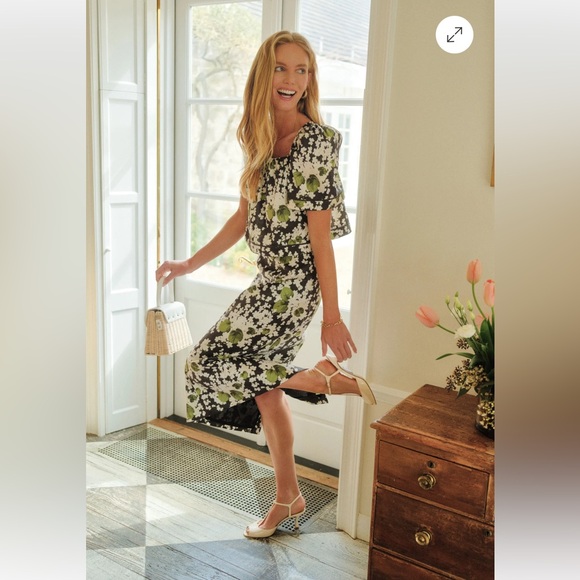 NWOT Tuckernuck Pearl Patent Sterling Tan Beige T Strap Heels - Picture 2 of 9